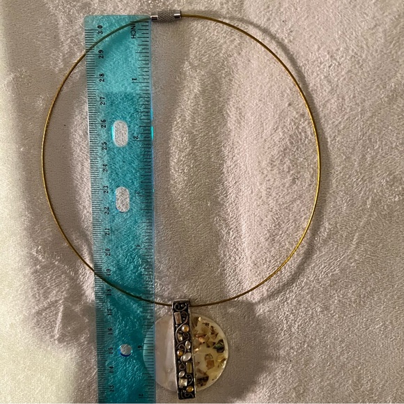 Abstract pendant necklace - Picture 6 of 9